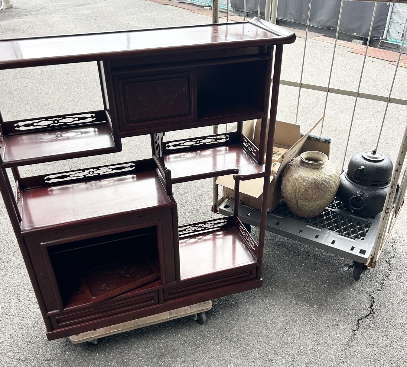 【明神町で茶棚・壺を買取】骨董品・アンティークの出張買取なら「出張買取アシスト」へ！