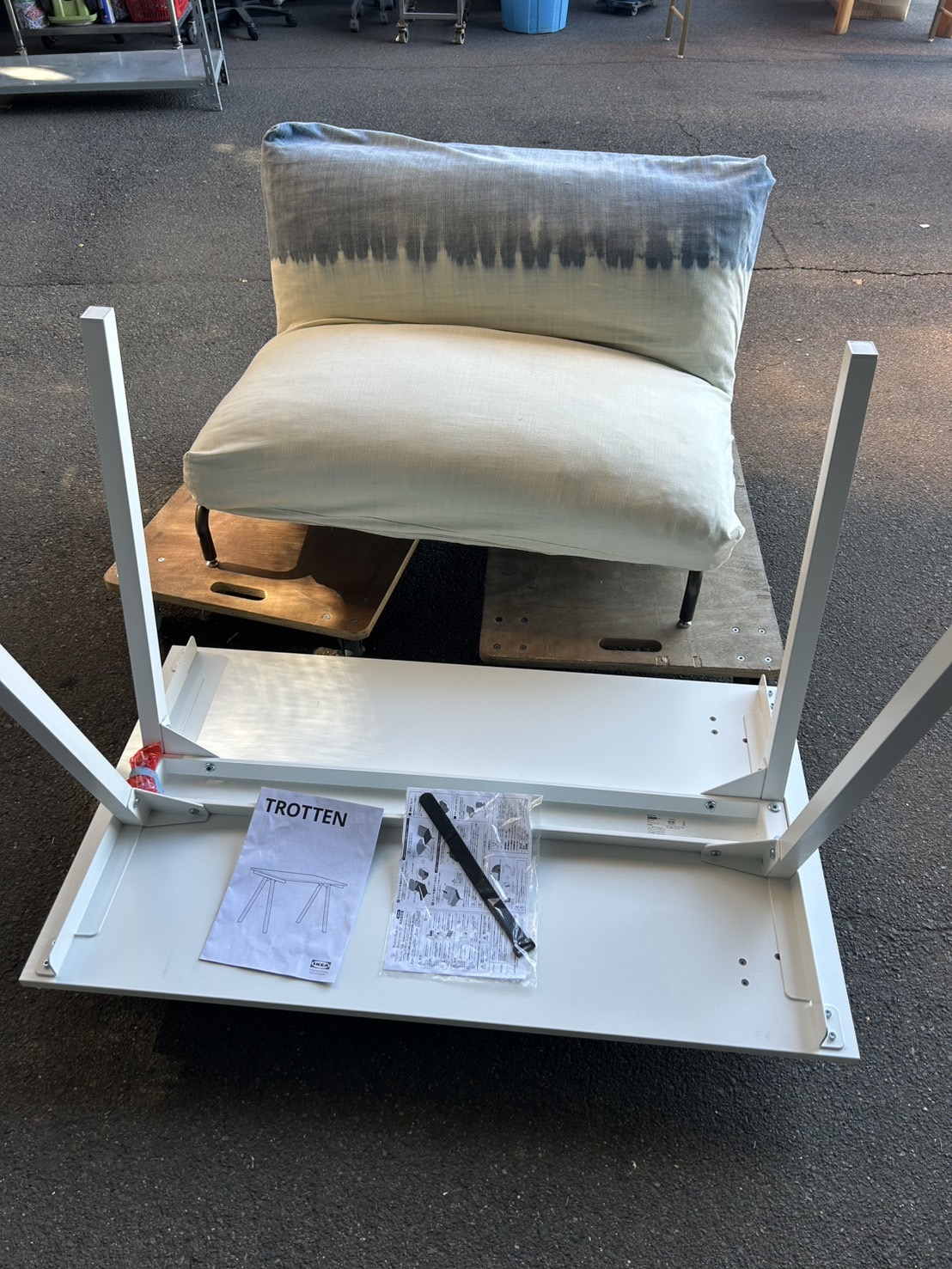 【福山市・北本庄町】ジャーナルスタンダードファニチャーのソファ&IKEA(イケア)の机を出張買取しました!【出張買取アシスト】