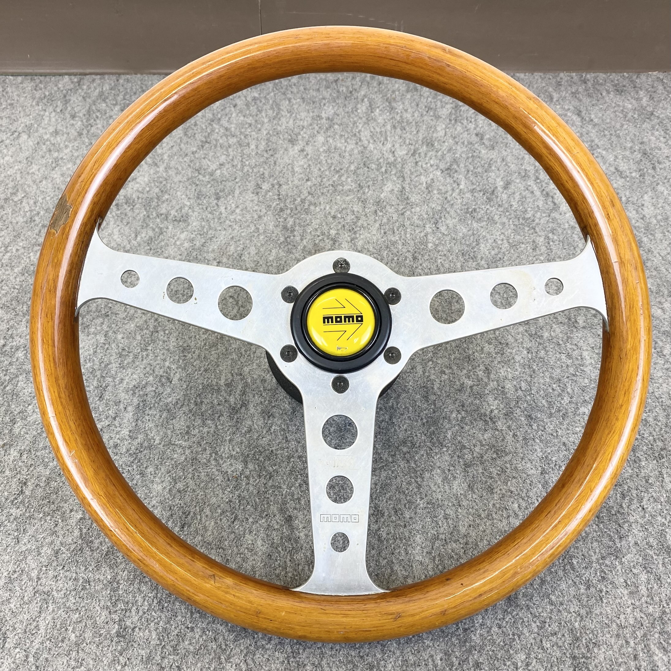 福山市南手城町でmomo Super INDYステアリングを出張買取しました