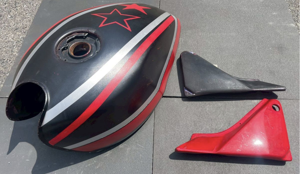 多治米町でZEPHYR400純正タンク買取｜リサイクルショップと出張買取を比較！
