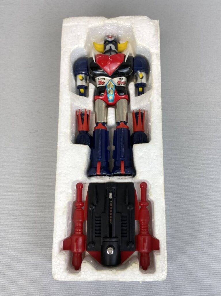 ポピーUFOロボグレンダイザー超合金の本体と付属品