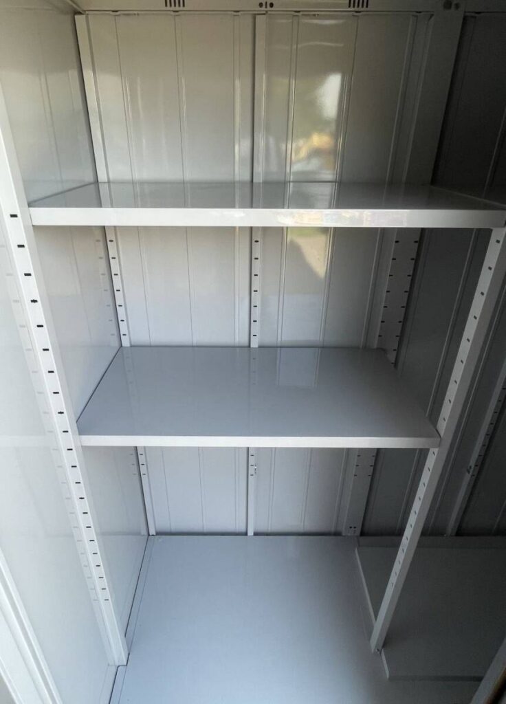 出張買取したイナバ物置の内部