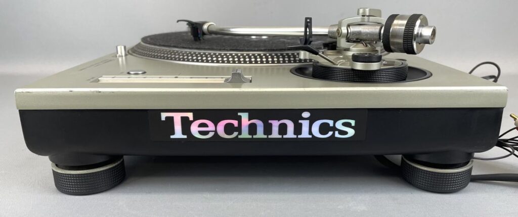 Technics SL-1200MK5のトーンアームと本体